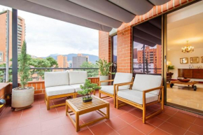 Medellin, Laureles - Luxury Penthouse, 5-min Zona Rosa, 5 Balconies, Panoramic City Views